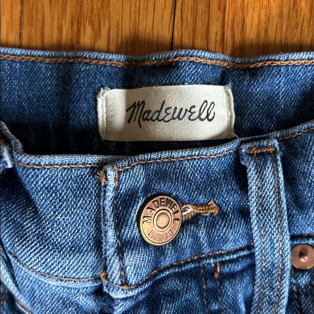 Madewell women’s Straight-Leg Denim Jeans in Blue - Picture 3 of 9